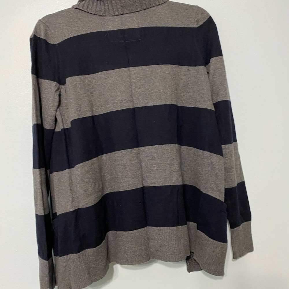 Abercrombie and Fitch Sweater